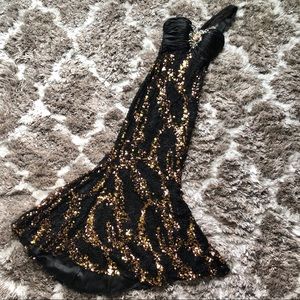 🔥 Allure Sequined Black Prom Dress